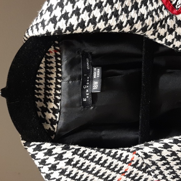 Womens jacket, ECI new york, good condition, one button missing, size 18w - Picture 3 of 4